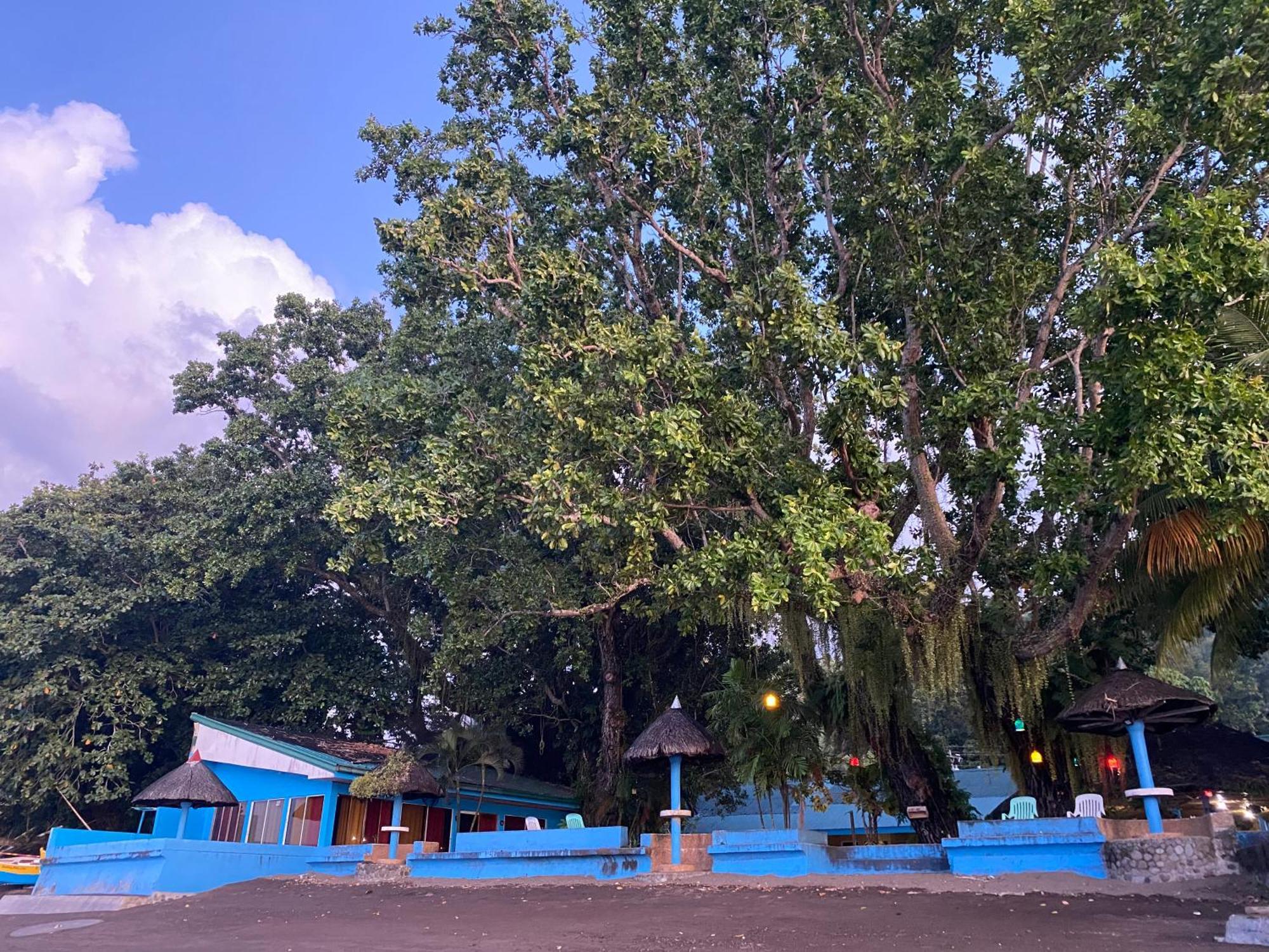 Camiguin Island Golden Sunset Beach Club Mambajao Esterno foto
