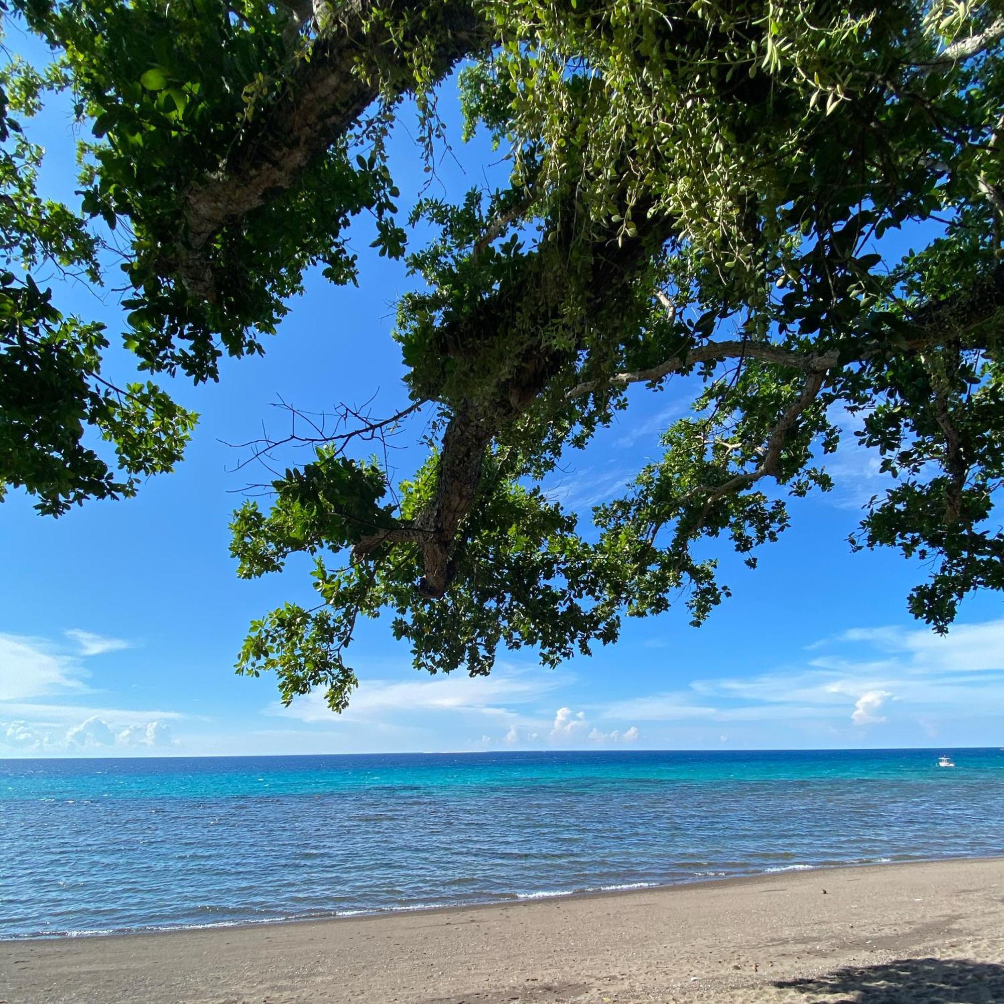 Camiguin Island Golden Sunset Beach Club Mambajao Esterno foto