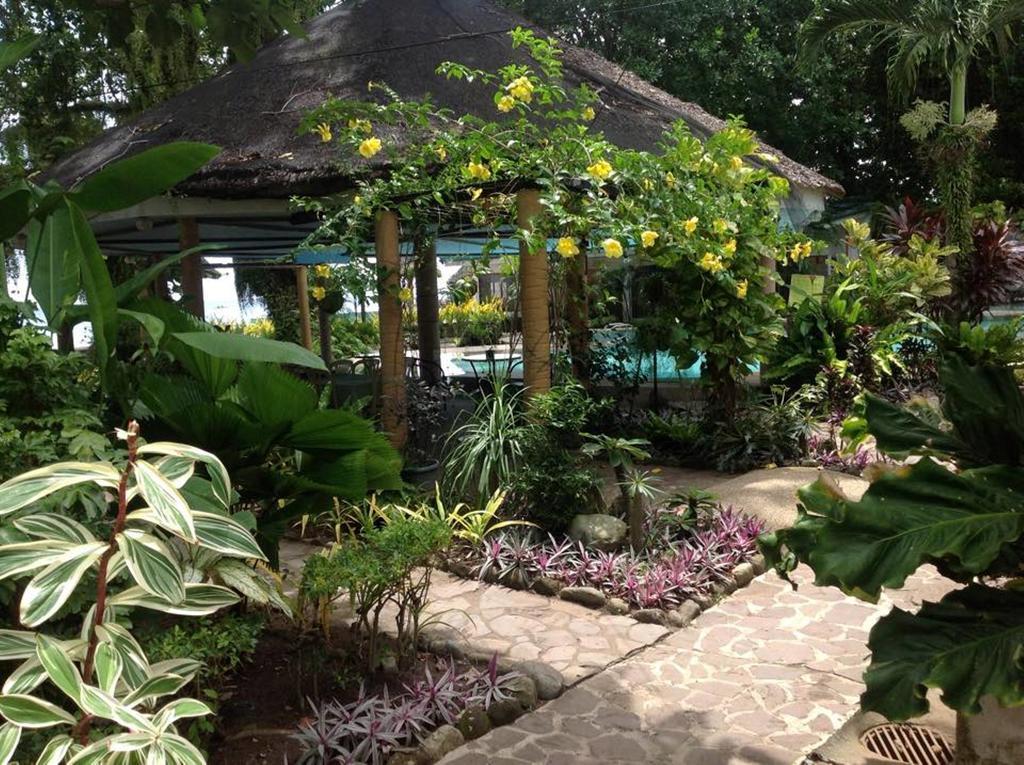 Camiguin Island Golden Sunset Beach Club Mambajao Esterno foto