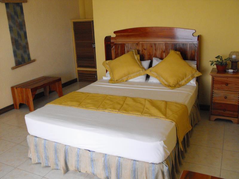 Camiguin Island Golden Sunset Beach Club Mambajao Esterno foto